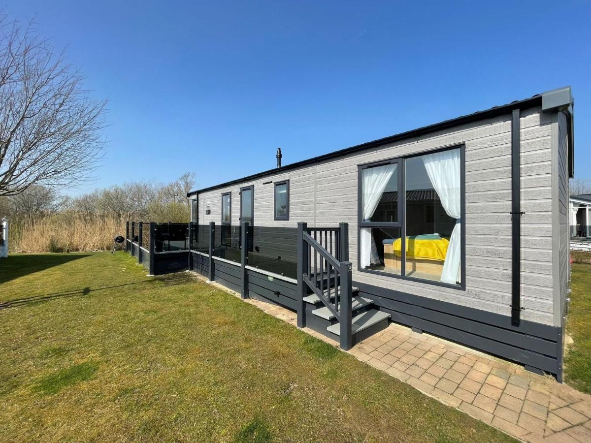 Indulgence Lakeside Lodge I3 With Hot Tub, Private Fishing Peg Situated At Tattershall Lakes Country Park 外观 照片