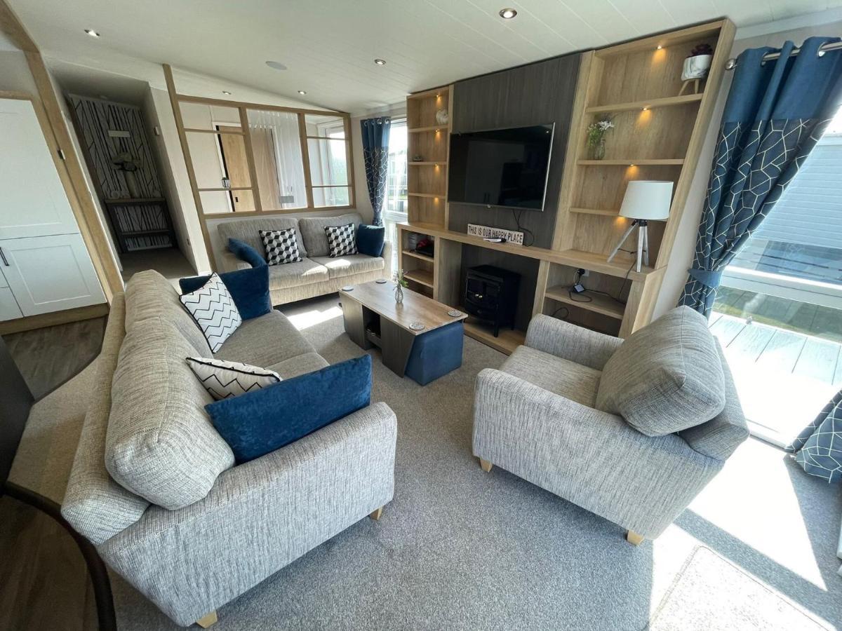Indulgence Lakeside Lodge I3 With Hot Tub, Private Fishing Peg Situated At Tattershall Lakes Country Park 外观 照片