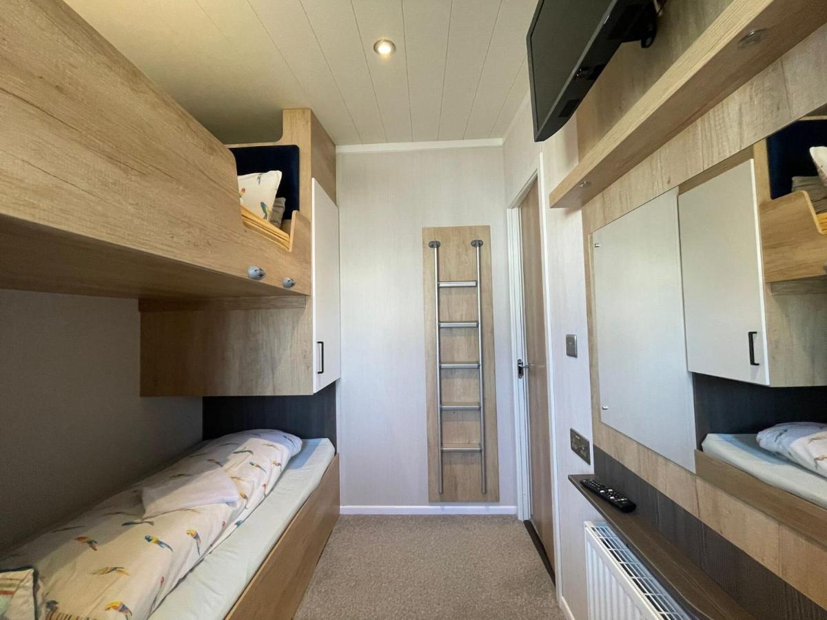 Indulgence Lakeside Lodge I3 With Hot Tub, Private Fishing Peg Situated At Tattershall Lakes Country Park 外观 照片