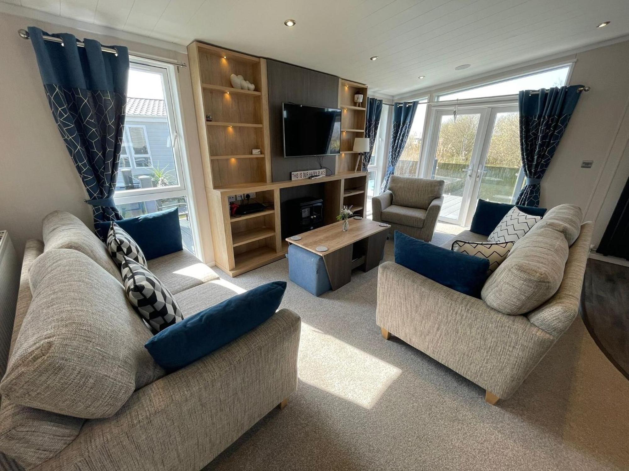 Indulgence Lakeside Lodge I3 With Hot Tub, Private Fishing Peg Situated At Tattershall Lakes Country Park 外观 照片
