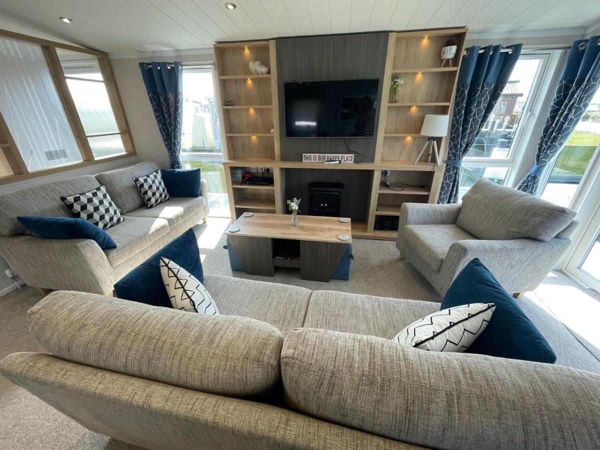 Indulgence Lakeside Lodge I3 With Hot Tub, Private Fishing Peg Situated At Tattershall Lakes Country Park 外观 照片