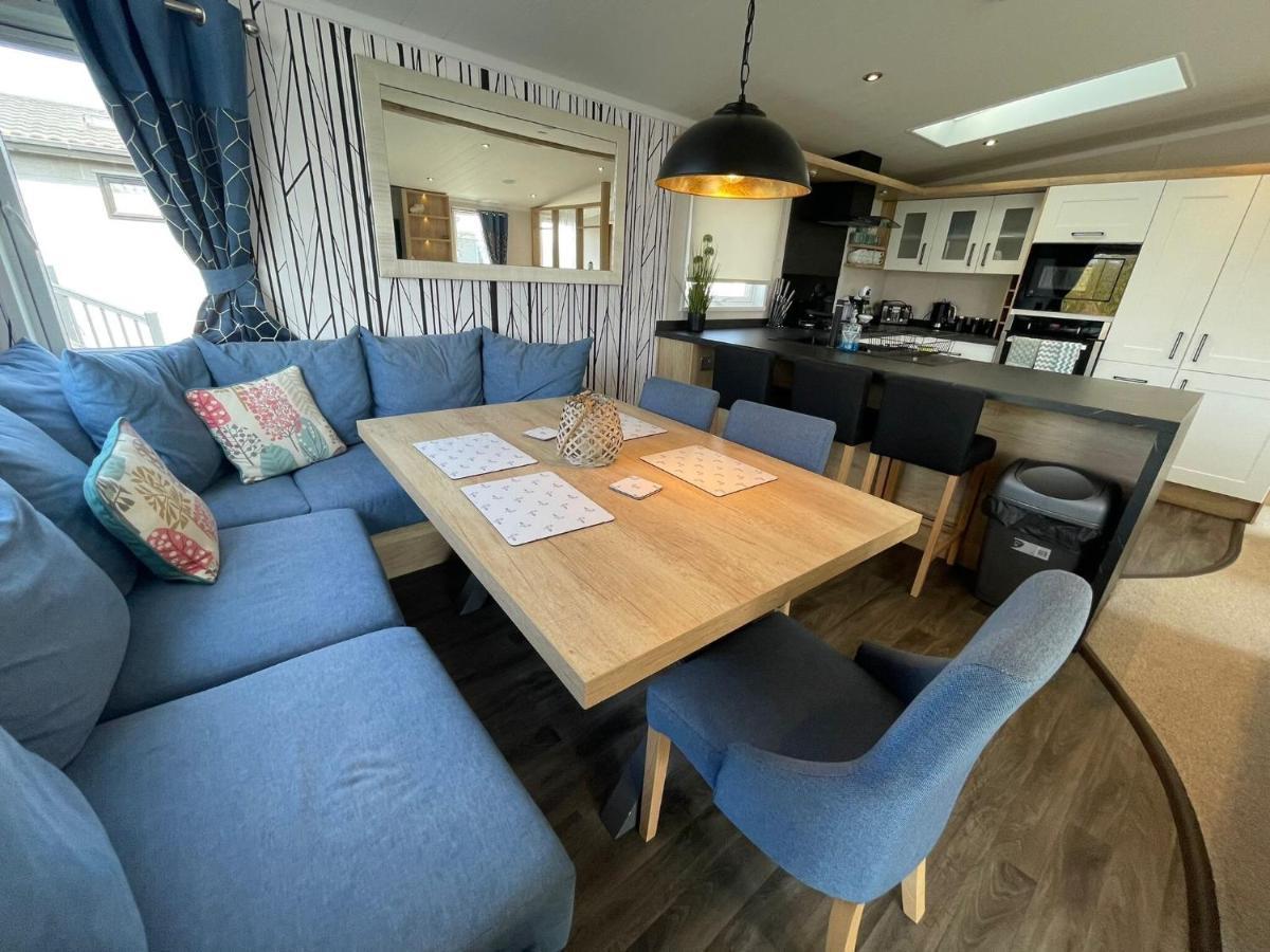 Indulgence Lakeside Lodge I3 With Hot Tub, Private Fishing Peg Situated At Tattershall Lakes Country Park 外观 照片