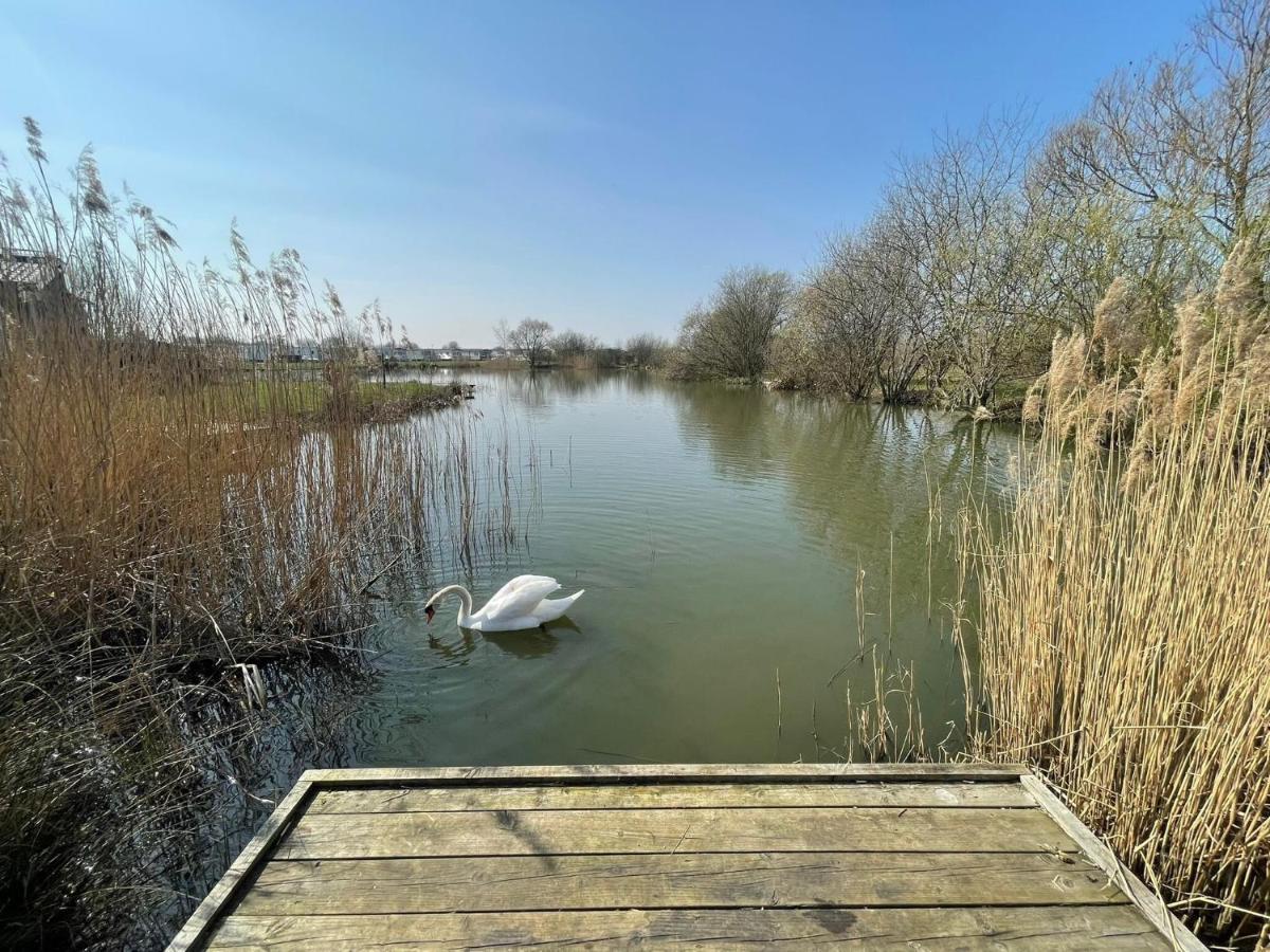 Indulgence Lakeside Lodge I3 With Hot Tub, Private Fishing Peg Situated At Tattershall Lakes Country Park 外观 照片